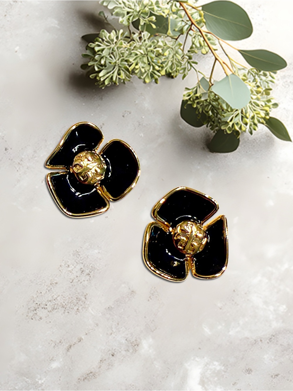 Tory Burch Fleur White Enamel Gold Tone Floral Stud Earrings Logo - Picture 4 of 4